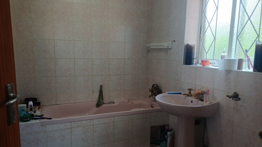 5 Bedroom Property for Sale in Linmeyer Gauteng