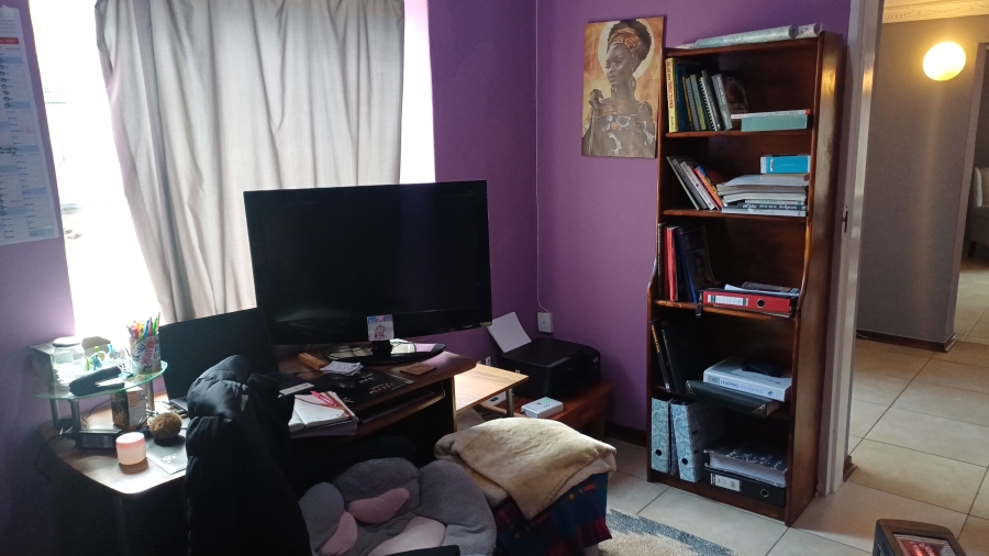 5 Bedroom Property for Sale in Linmeyer Gauteng