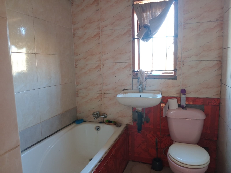 3 Bedroom Property for Sale in Roodekop Gauteng