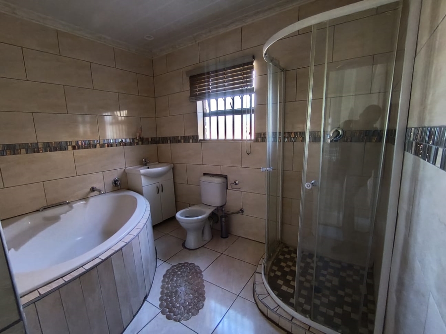 To Let 3 Bedroom Property for Rent in Kwa Thema Gauteng