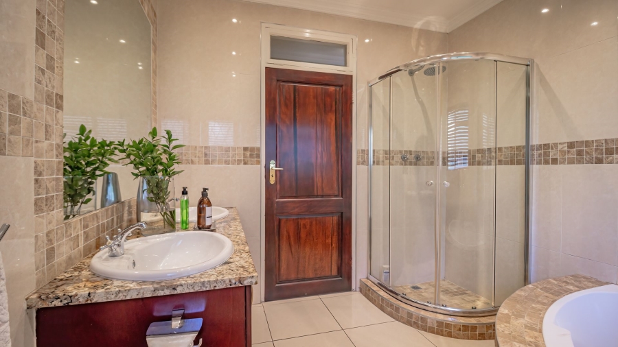 To Let 4 Bedroom Property for Rent in Bedfordview Gauteng