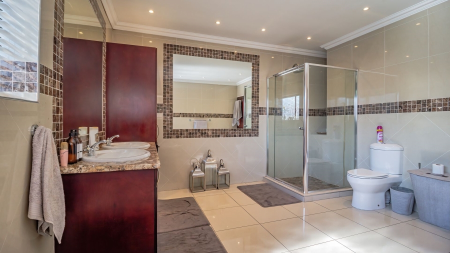 To Let 4 Bedroom Property for Rent in Bedfordview Gauteng