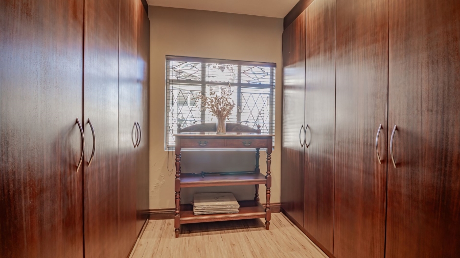To Let 4 Bedroom Property for Rent in Bedfordview Gauteng