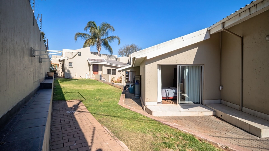 To Let 4 Bedroom Property for Rent in Bedfordview Gauteng