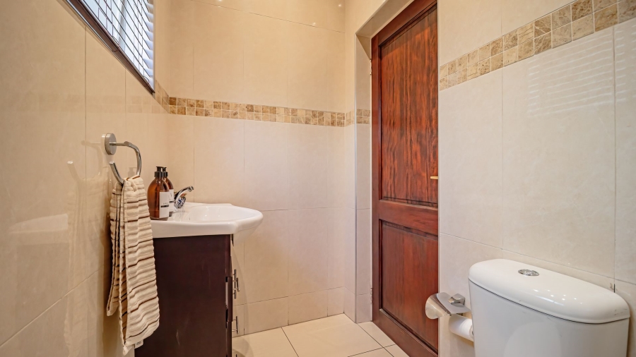 To Let 4 Bedroom Property for Rent in Bedfordview Gauteng
