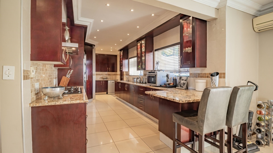 To Let 4 Bedroom Property for Rent in Bedfordview Gauteng