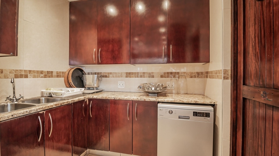 To Let 4 Bedroom Property for Rent in Bedfordview Gauteng