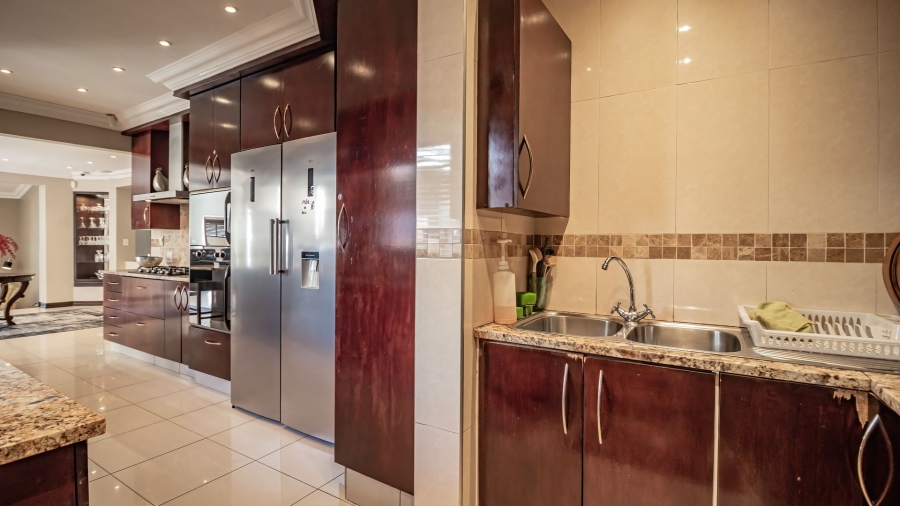 To Let 4 Bedroom Property for Rent in Bedfordview Gauteng