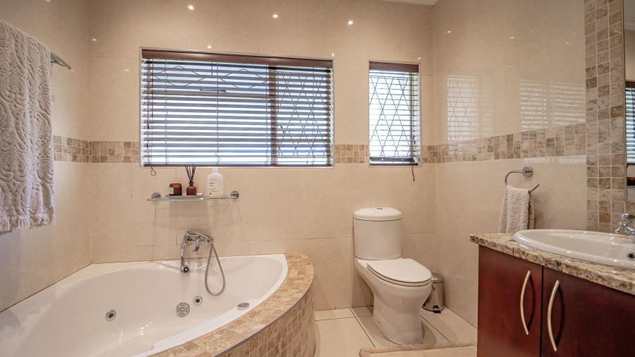 To Let 4 Bedroom Property for Rent in Bedfordview Gauteng