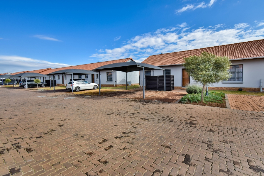 3 Bedroom Property for Sale in Monavoni Gauteng