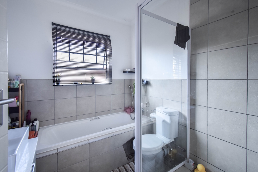 3 Bedroom Property for Sale in Monavoni Gauteng