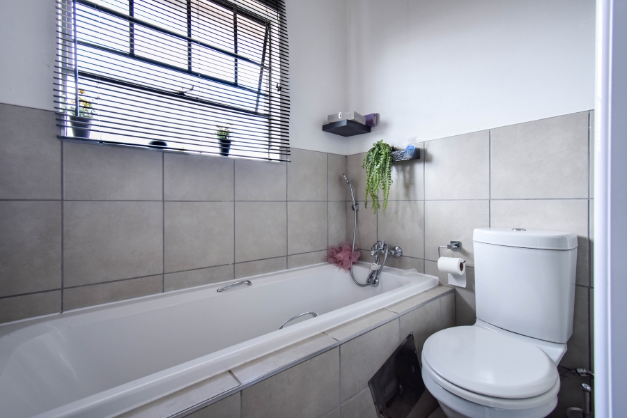 3 Bedroom Property for Sale in Monavoni Gauteng
