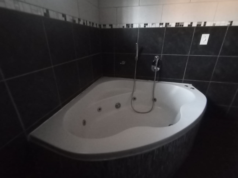 3 Bedroom Property for Sale in Wentworth Park Gauteng
