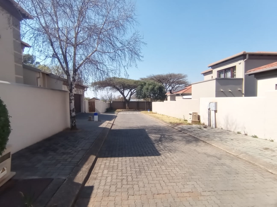 To Let 3 Bedroom Property for Rent in Randpark Ridge Gauteng