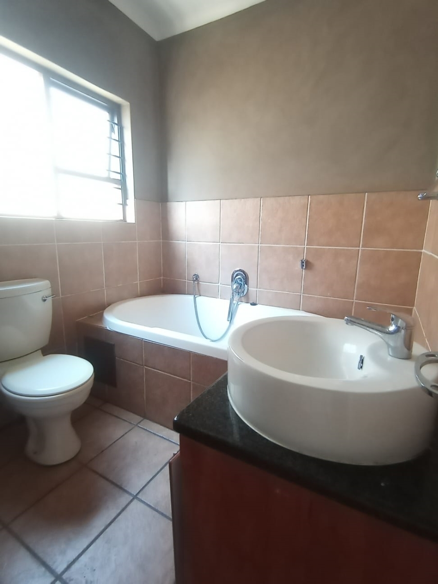 To Let 3 Bedroom Property for Rent in Randpark Ridge Gauteng