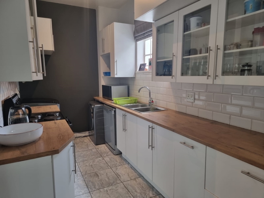 To Let 2 Bedroom Property for Rent in Parktown North Gauteng