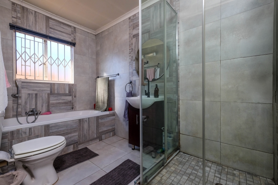4 Bedroom Property for Sale in Weltevreden Park Gauteng