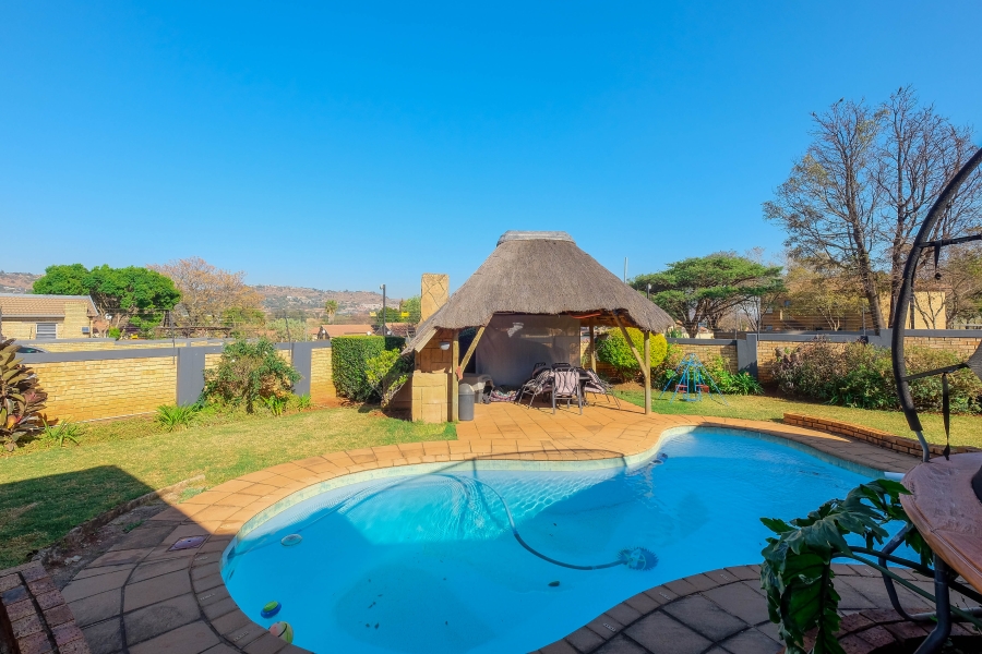 4 Bedroom Property for Sale in Weltevreden Park Gauteng