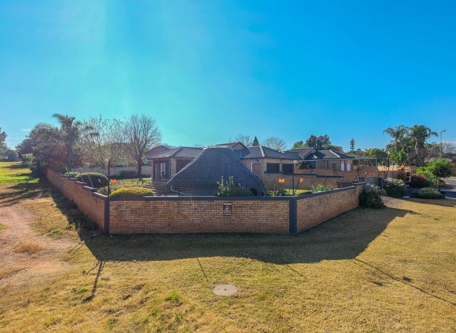 4 Bedroom Property for Sale in Weltevreden Park Gauteng