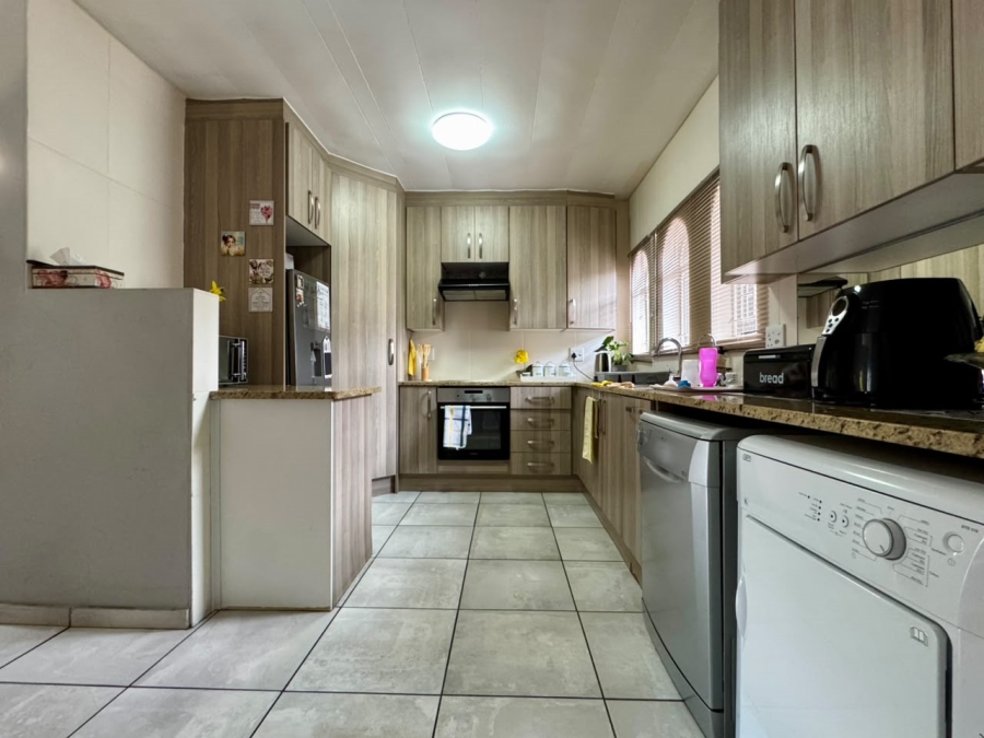 2 Bedroom Property for Sale in Goedeburg Gauteng