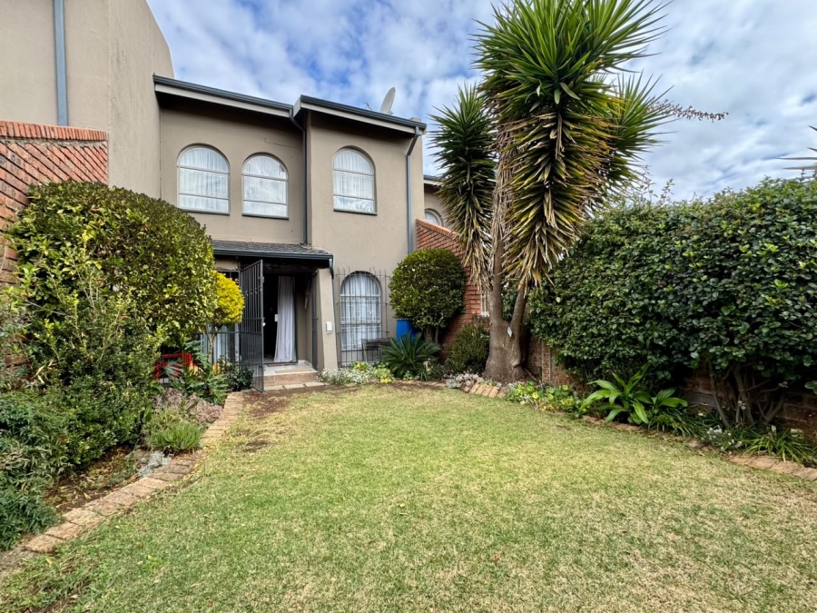2 Bedroom Property for Sale in Goedeburg Gauteng