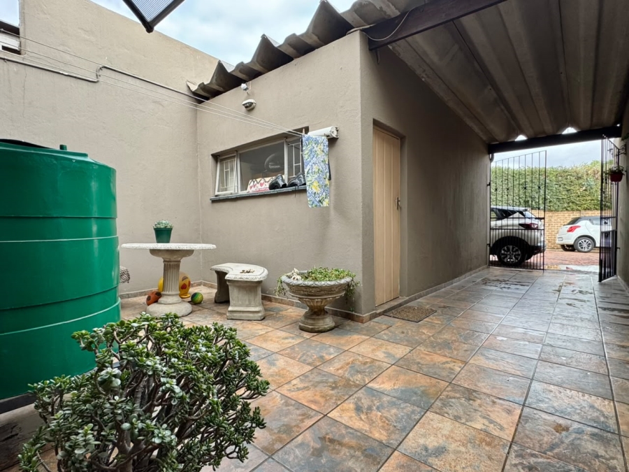 2 Bedroom Property for Sale in Goedeburg Gauteng