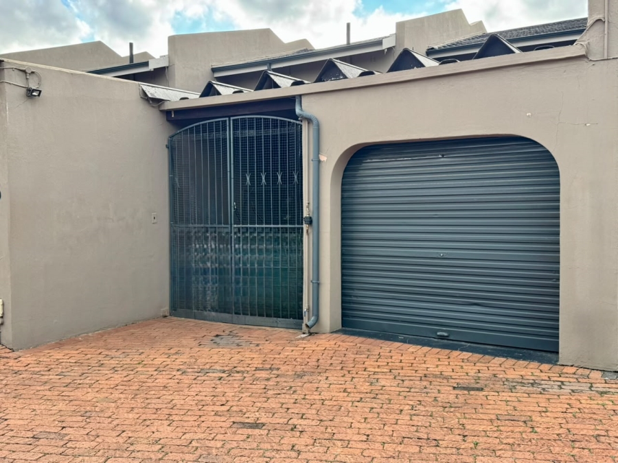 2 Bedroom Property for Sale in Goedeburg Gauteng