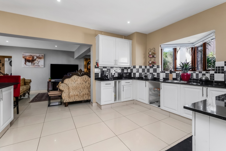 To Let 3 Bedroom Property for Rent in Fourways Gauteng