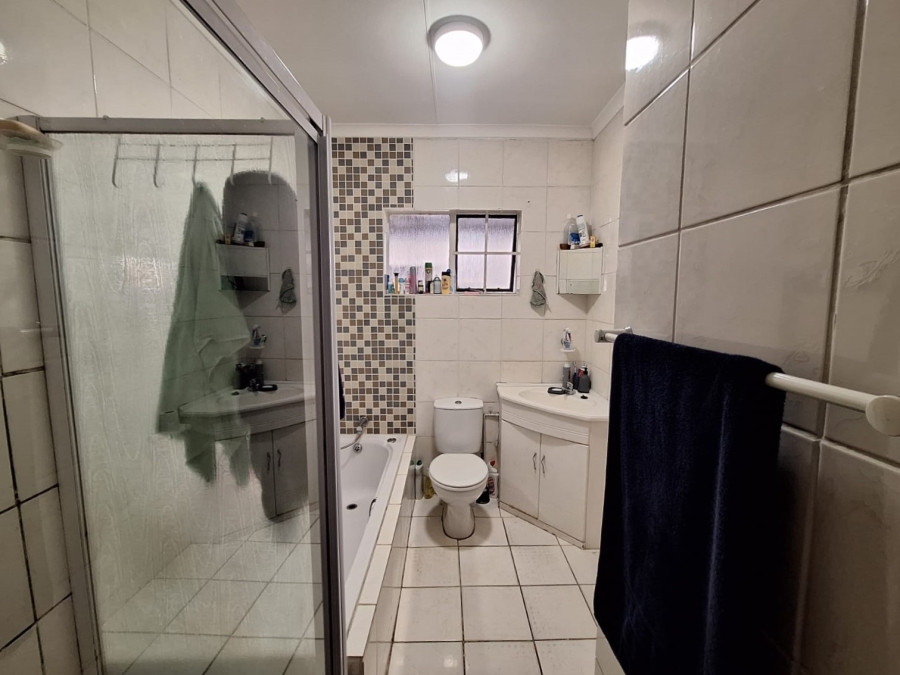 3 Bedroom Property for Sale in Vanderbijlpark SE 6 Gauteng