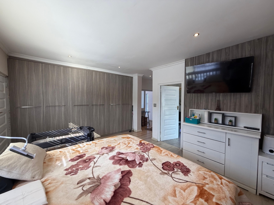 4 Bedroom Property for Sale in Suideroord Gauteng