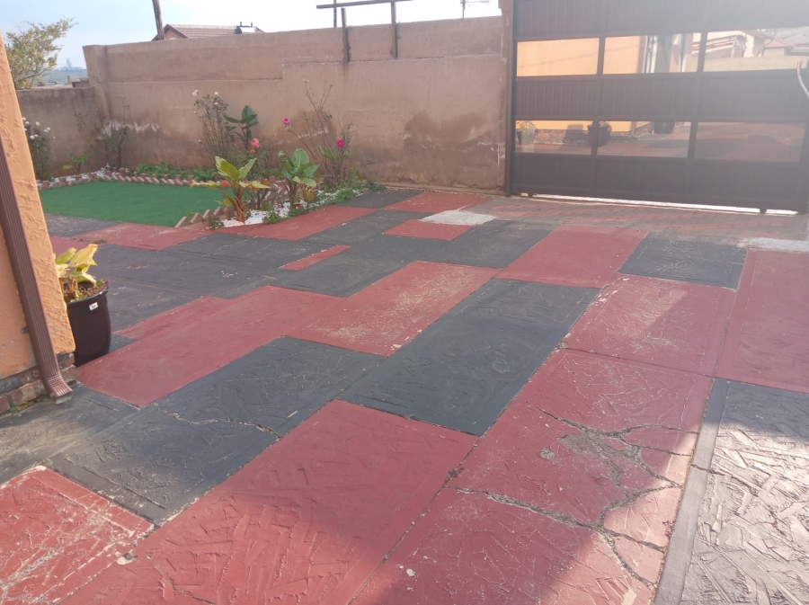 2 Bedroom Property for Sale in Bram Fischerville Gauteng