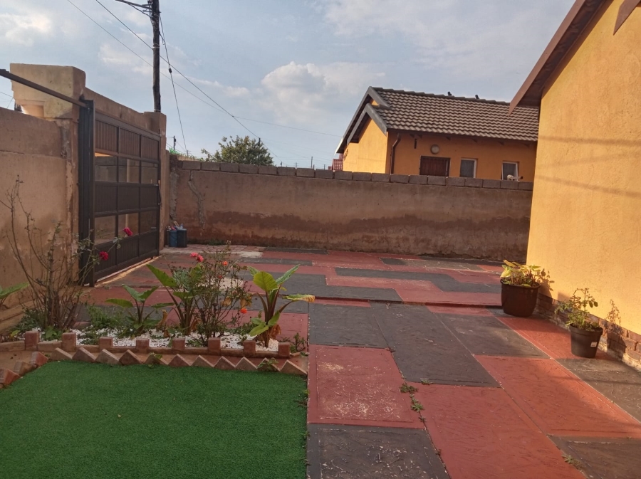 2 Bedroom Property for Sale in Bram Fischerville Gauteng