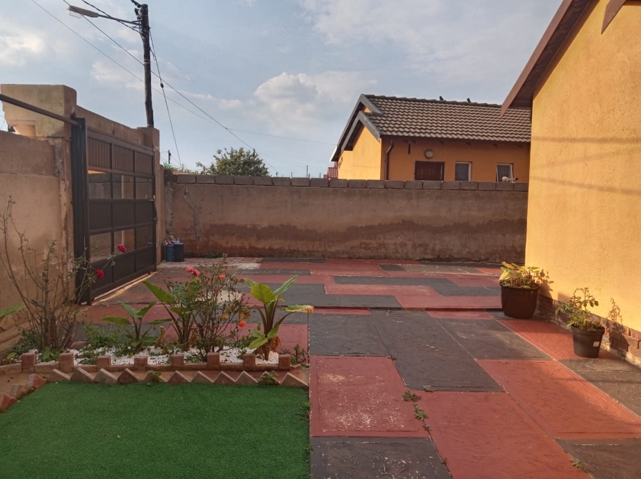 2 Bedroom Property for Sale in Bram Fischerville Gauteng