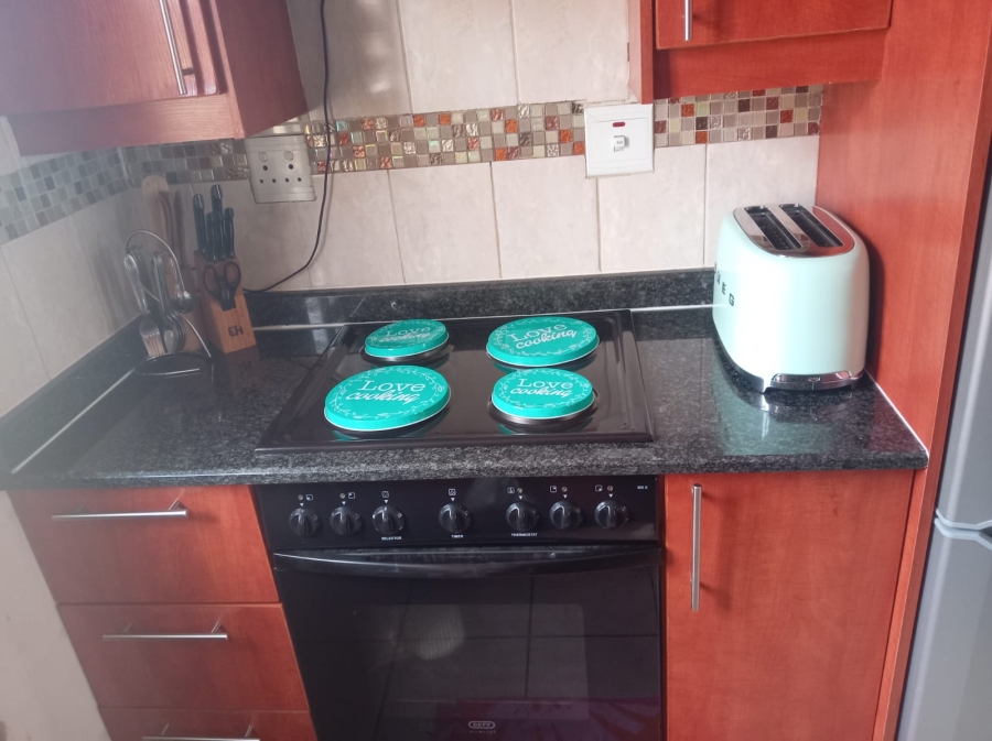 2 Bedroom Property for Sale in Bram Fischerville Gauteng