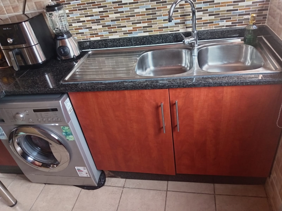 2 Bedroom Property for Sale in Bram Fischerville Gauteng