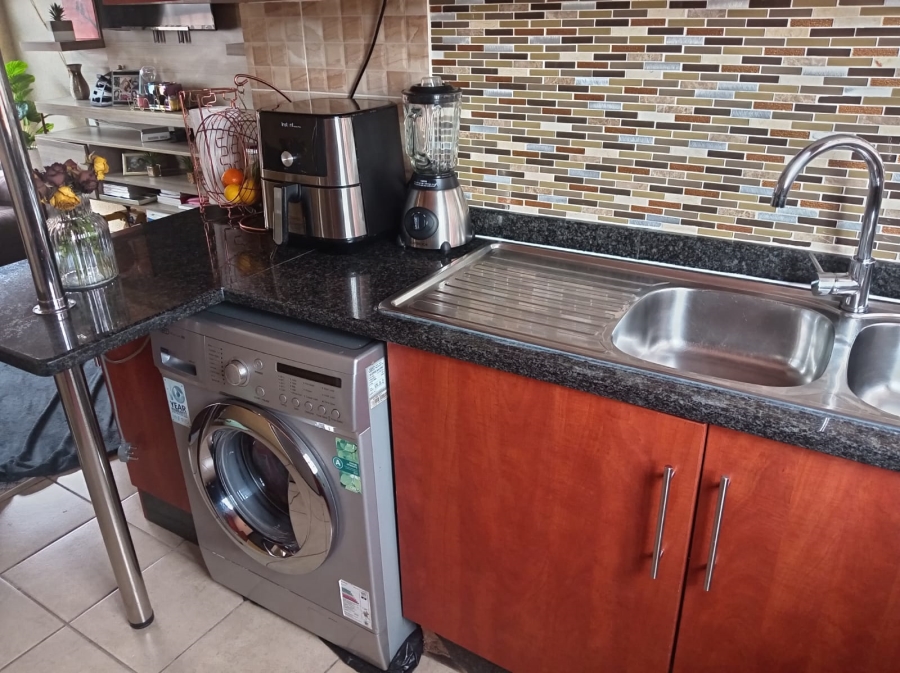 2 Bedroom Property for Sale in Bram Fischerville Gauteng
