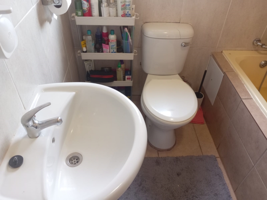 2 Bedroom Property for Sale in Bram Fischerville Gauteng