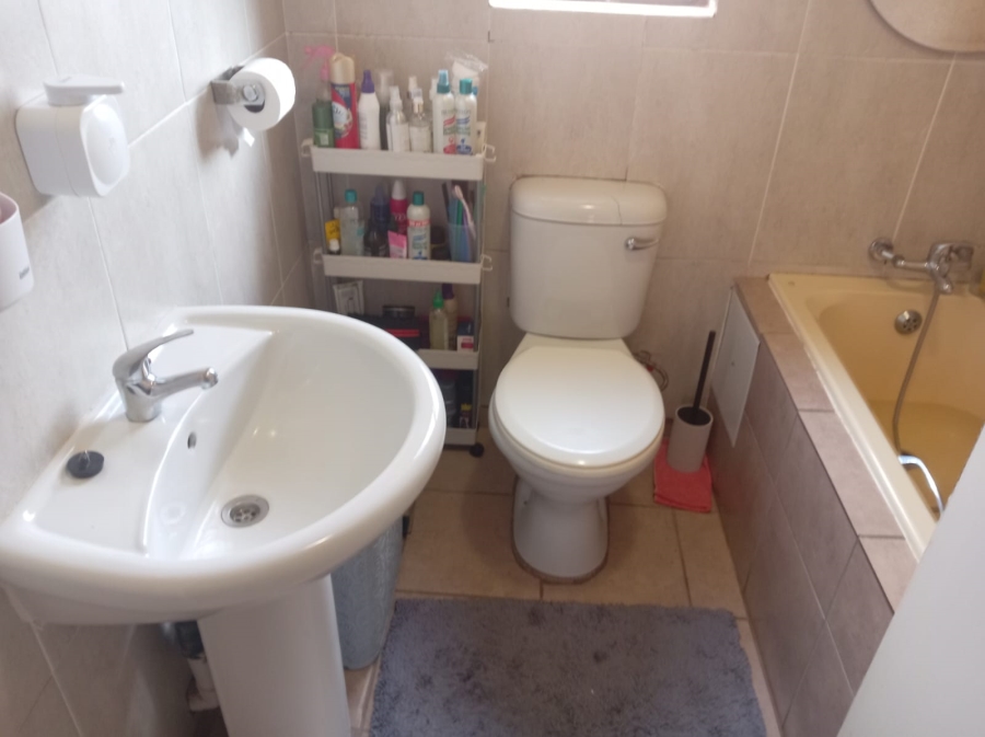2 Bedroom Property for Sale in Bram Fischerville Gauteng