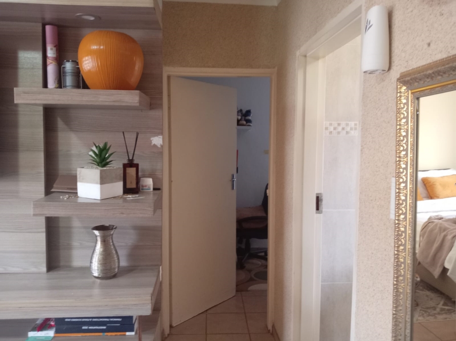 2 Bedroom Property for Sale in Bram Fischerville Gauteng