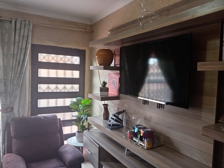 2 Bedroom Property for Sale in Bram Fischerville Gauteng