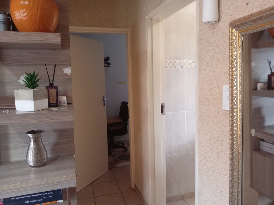 2 Bedroom Property for Sale in Bram Fischerville Gauteng