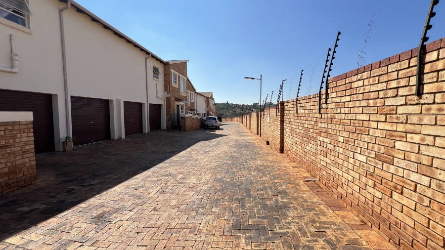 3 Bedroom Property for Sale in Wilgeheuwel Gauteng