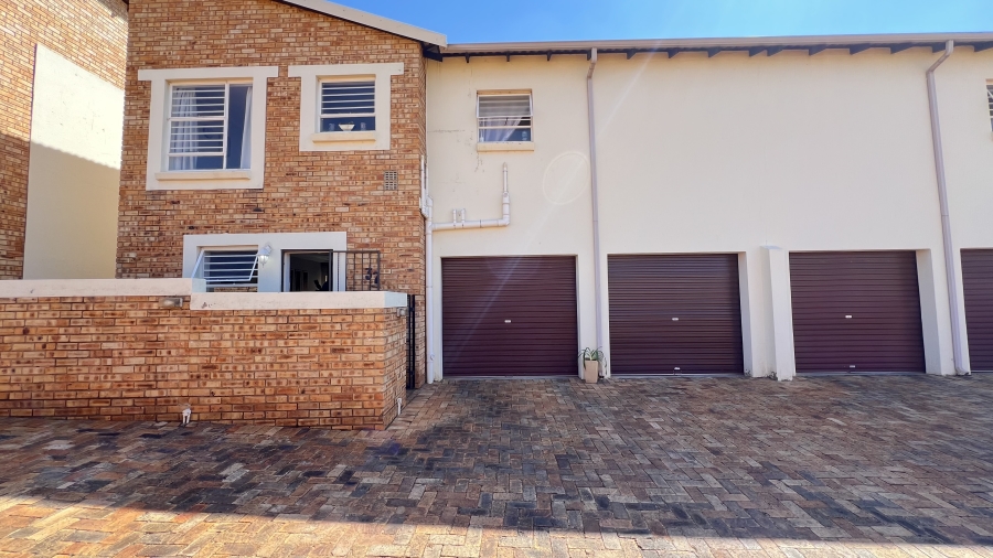 3 Bedroom Property for Sale in Wilgeheuwel Gauteng