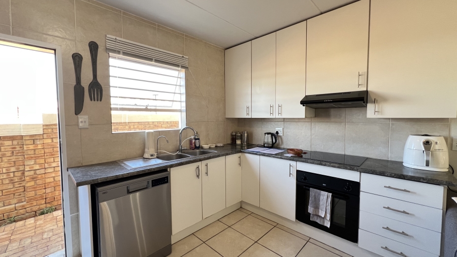 3 Bedroom Property for Sale in Wilgeheuwel Gauteng