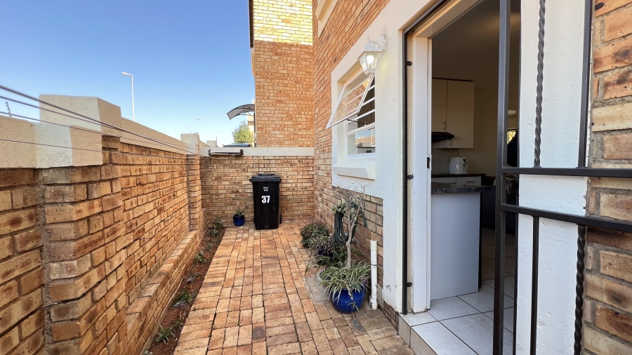 3 Bedroom Property for Sale in Wilgeheuwel Gauteng