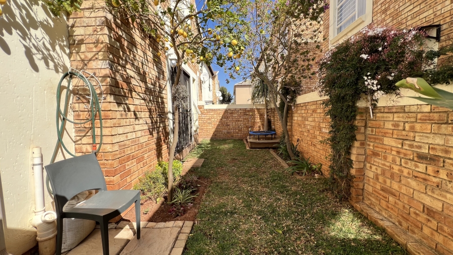 3 Bedroom Property for Sale in Wilgeheuwel Gauteng