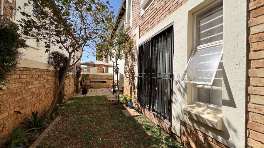3 Bedroom Property for Sale in Wilgeheuwel Gauteng