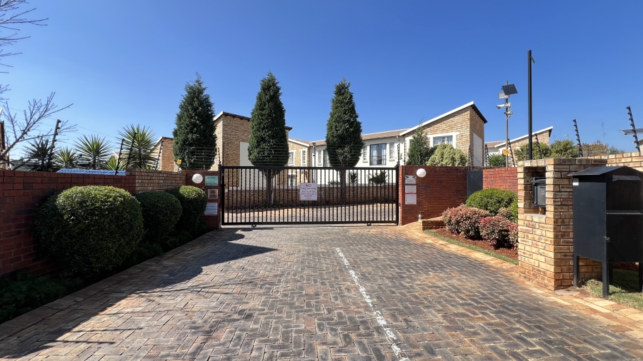 3 Bedroom Property for Sale in Wilgeheuwel Gauteng