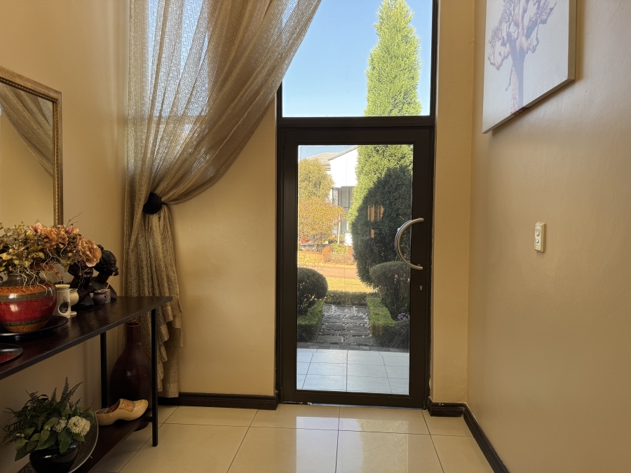 5 Bedroom Property for Sale in The Wilds Gauteng
