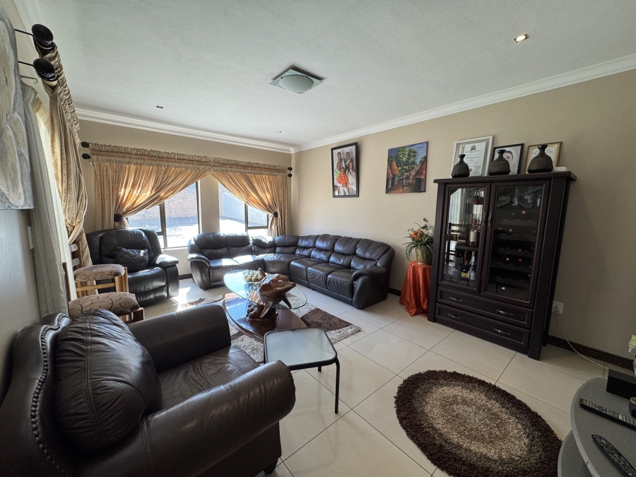 5 Bedroom Property for Sale in The Wilds Gauteng